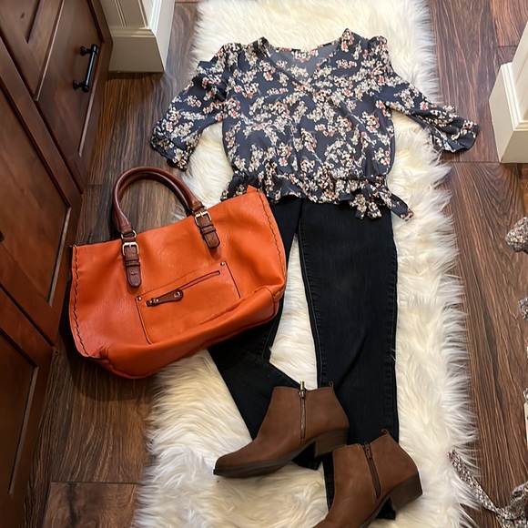 Sienna Sky Tops - SIENNA SKY FLORAL BLOUSE....so sweet and dainty...size small